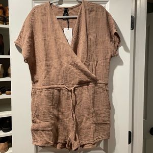 NWT. REVOLVE bobi - Easy Romper in java. Size Large
